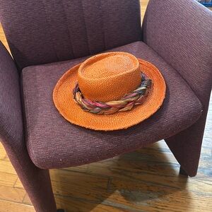 Toucan vintage straw hat. Orange